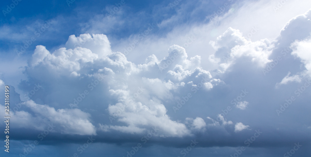 Fototapeta premium blue sky background with tiny clouds