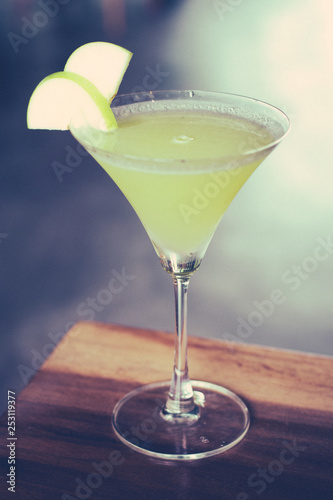 Billede på lærred Apple Martini Rum, vodka, triple sec, fresh apple