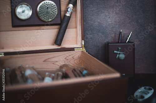 Φωτογραφία humidor and cigars