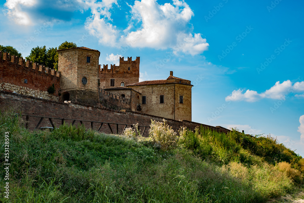 Il Castello di Montemagno in Italia