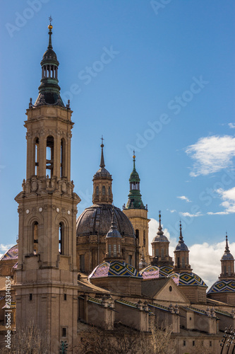 Cathédrale espagnole ciel bleu © IDRN