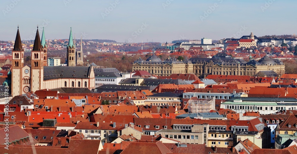 Würzburg, Blick auf Altstadt mit Dom und Residenz