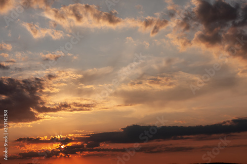 schöner Sonnenuntergang in den Wolken © Siebenlicht