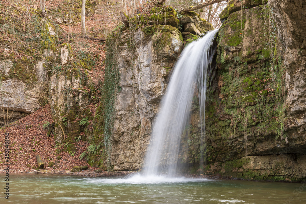 Fototapeta premium Wasserfall am See