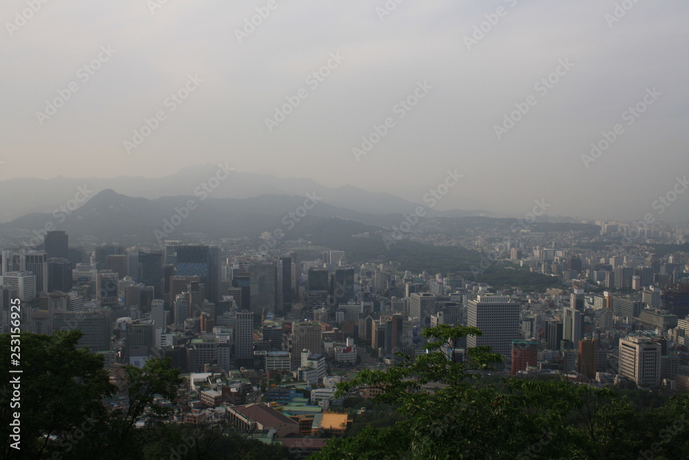 Seoul amongst the mountains