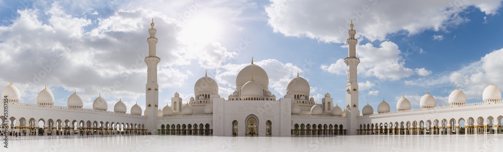 Panoramic view of the inner courtyard of the white mosque of Abu Dhabi on a sunny day