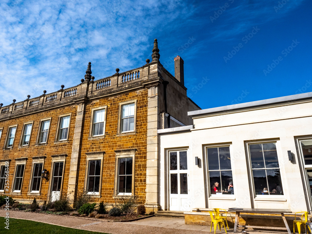 Fototapeta premium OLYMPUS DIGITAL CAMERA - HISTORIC LANDMARK