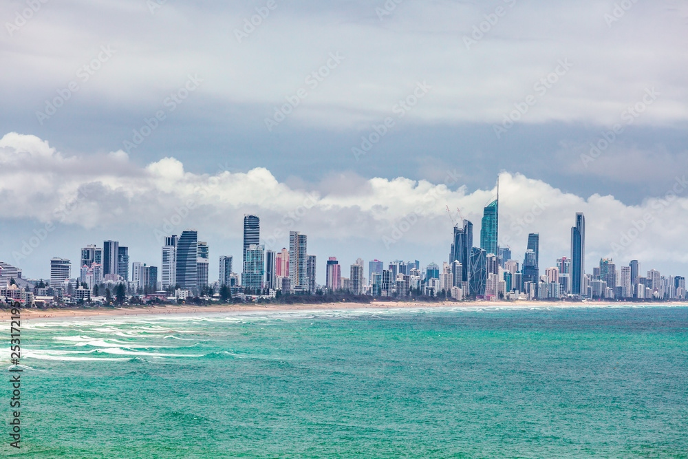 Naklejka premium Surfers Paradise city skyline and the ocean. Gold Coast, Queensland, Australia