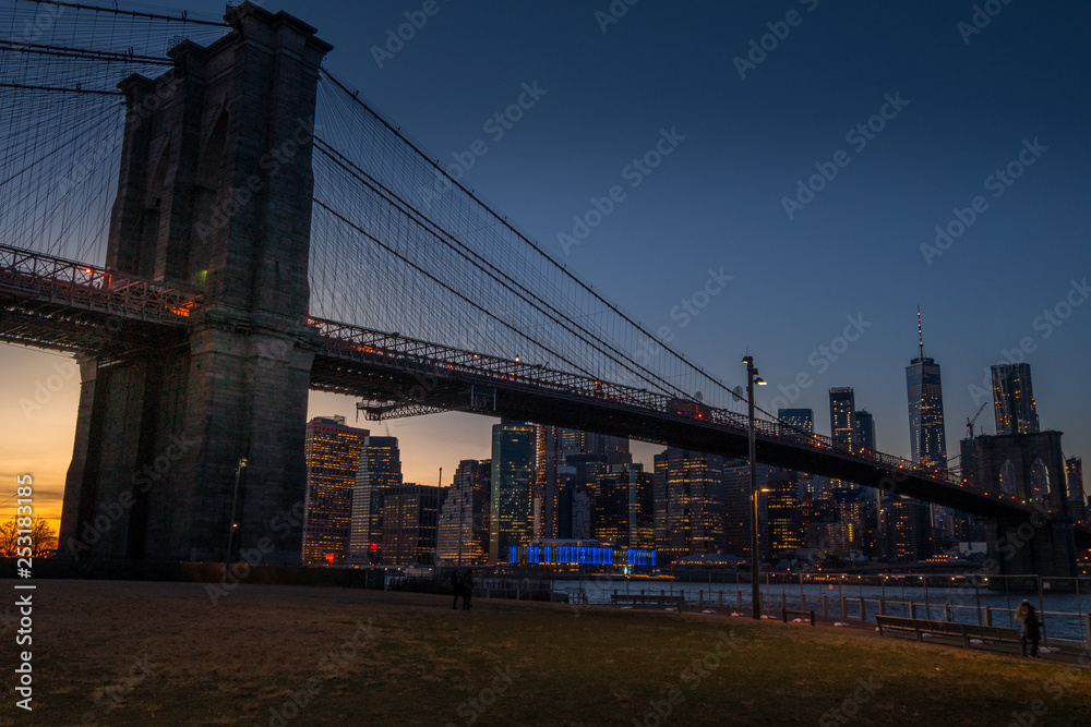 Obraz premium Zdjęcia nocne z mostu Brooklyn