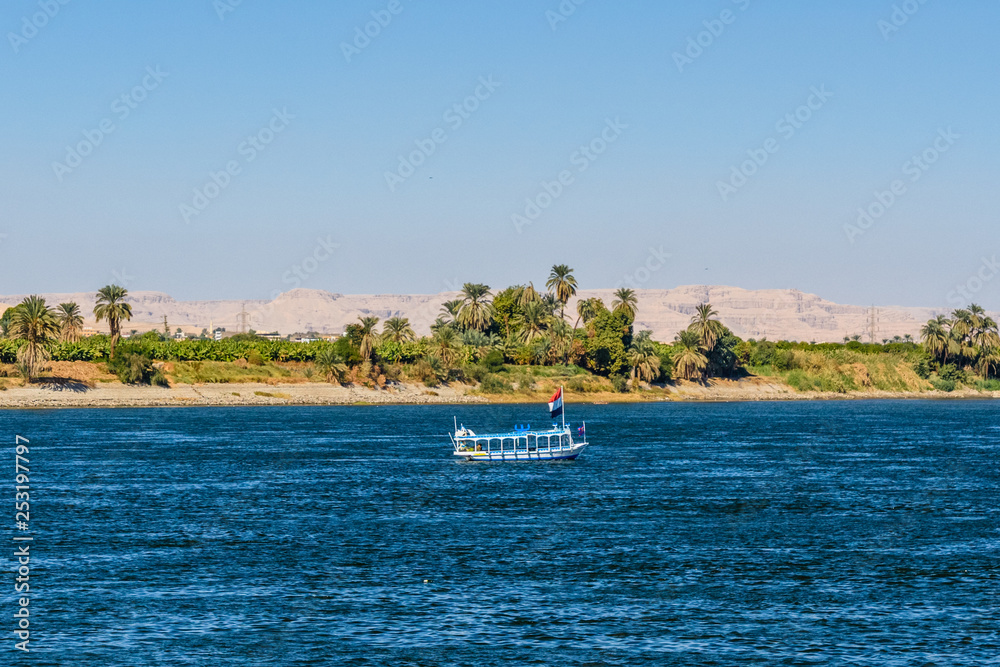 Obraz premium Tourist boat on the Nile river in Luxor, Egypt