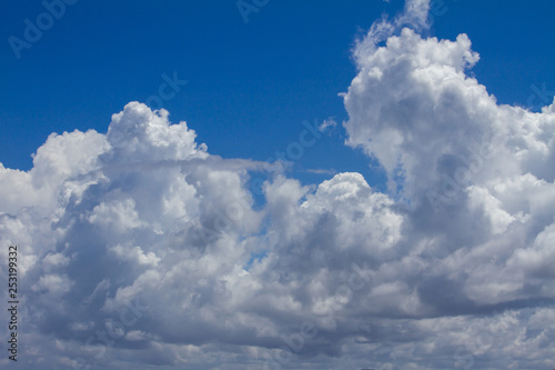 青い空と白い雲