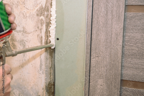 Construction foam. Foaming the door. Master Foam.