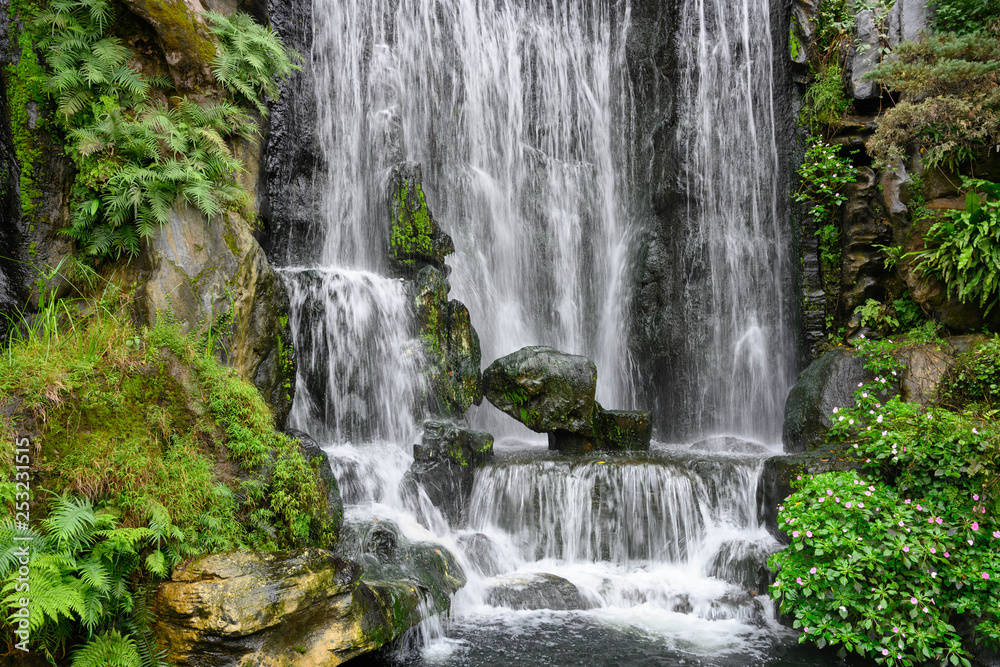 Fototapeta premium 水・滝・落ちる・自然