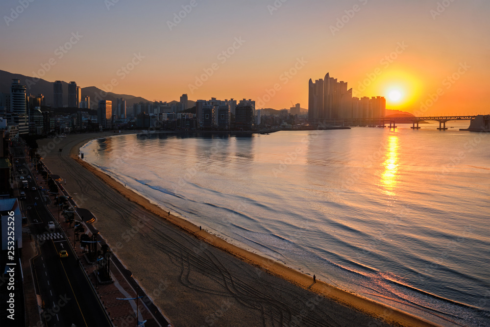 Fototapeta premium Gwangalli Beach in Busan, South Korea