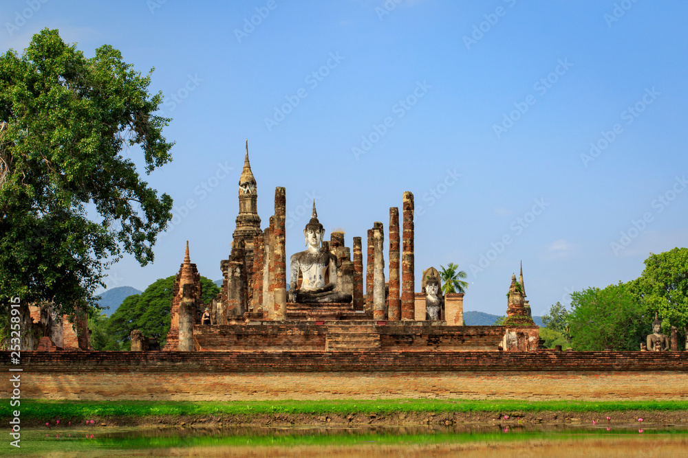 Obraz premium Buddha Statue at Sukhothai historical park in Thailand., Tourism, World Heritage Site, Civilization,UNESCO.