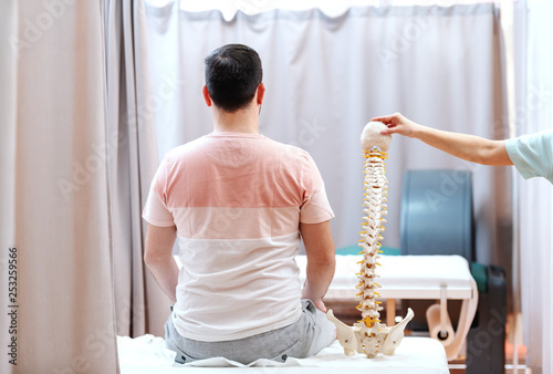 Fotografija Man sitting on hospital bed with backs turned