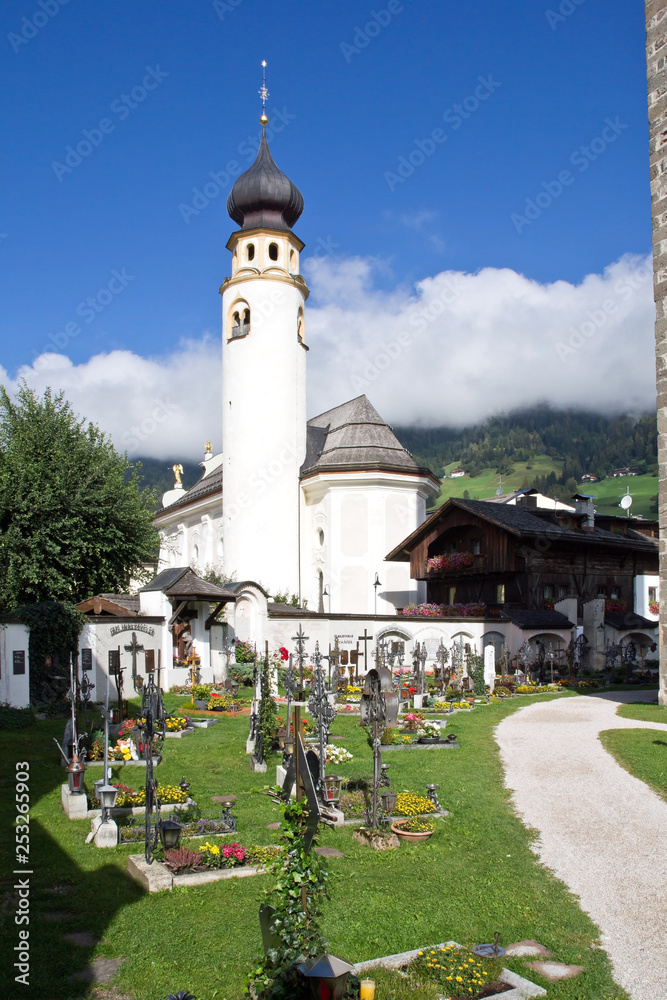 Obraz premium Pfarrkirche St. Michael in Innichen, Südtirol, Italien