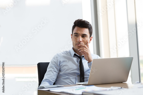 Obraz na plátně Confident professional businessman executive thinks developing a new idea and pl