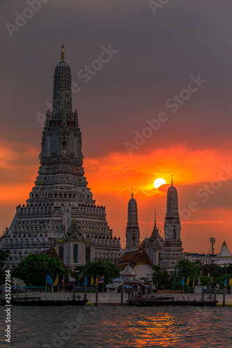 Twilight wallpaper in the evening,the sun going back to the horizon,Wat Arun Ratchawaramaram is a temple along the ChaoPhraya River is an important place and a beautiful tourist destination in Bangkok © bangprik