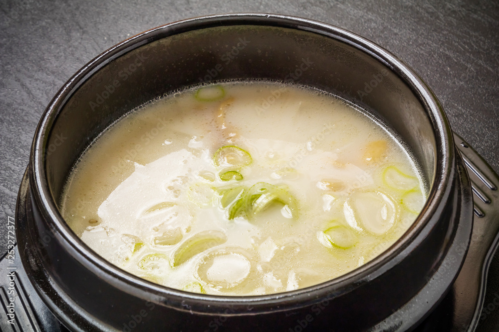 ソルロンタン 韓国のスープ Korean white soup Seolleongtang ソルロンタン 韓国のスープ Korean white soup Seolleongtang