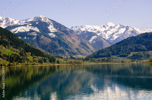 Fototapeta Naklejka Na Ścianę i Meble -  Zell am See, lake in Kaprun, Austria