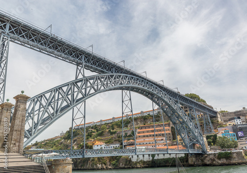 The Dom Luis I Bridge is a metal arch bridge that spans the Douro River between the cities of Porto and Vila Nova de Gaia © Óscar
