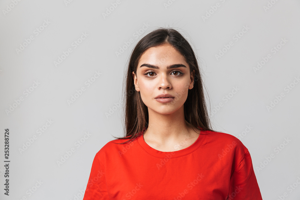 Obraz premium Portrait of a lovely young woman casualy dressed