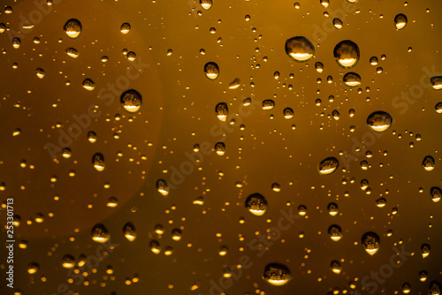 Wassertropfen am Fenster