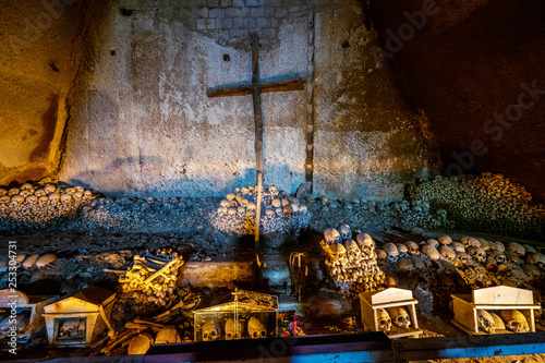 Fotografi Fontanels cemetery, Cimitero delle Fontanelle of Naples it is perhaps one of the most mysterious places in the city of Naples