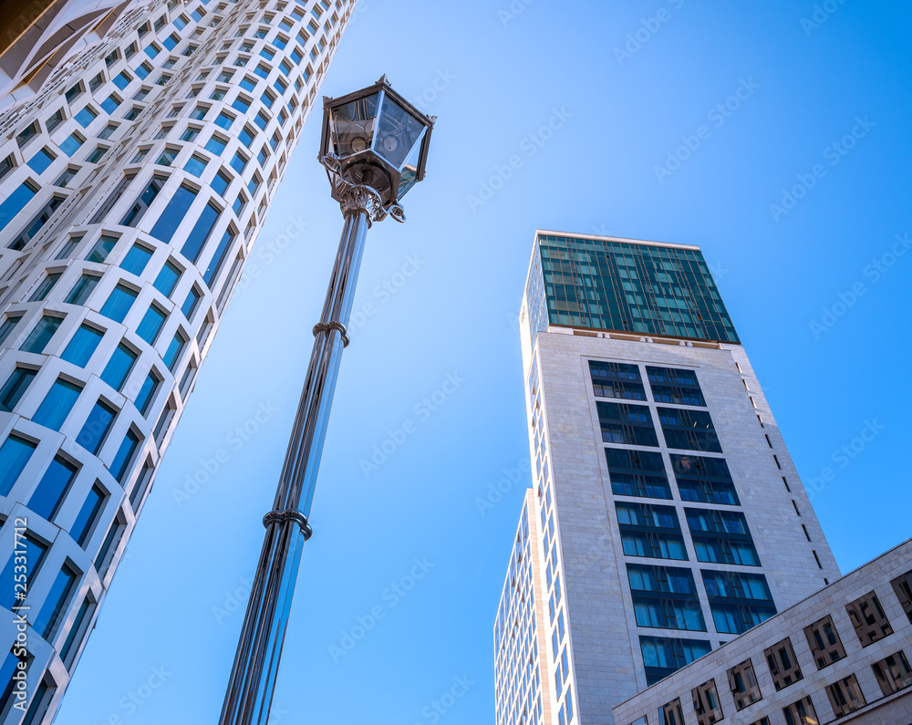 Obraz premium Laterne vor dem Upper West in Berlin