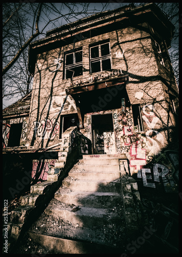Hunted house © alessandro