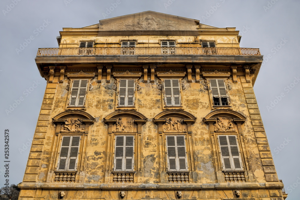 Verfallener Palast in Nizza, Frankreich