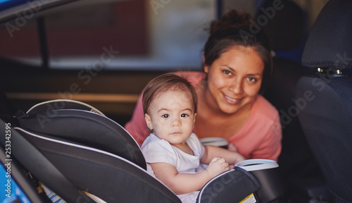 Tableau sur toile Baby girl in car seat