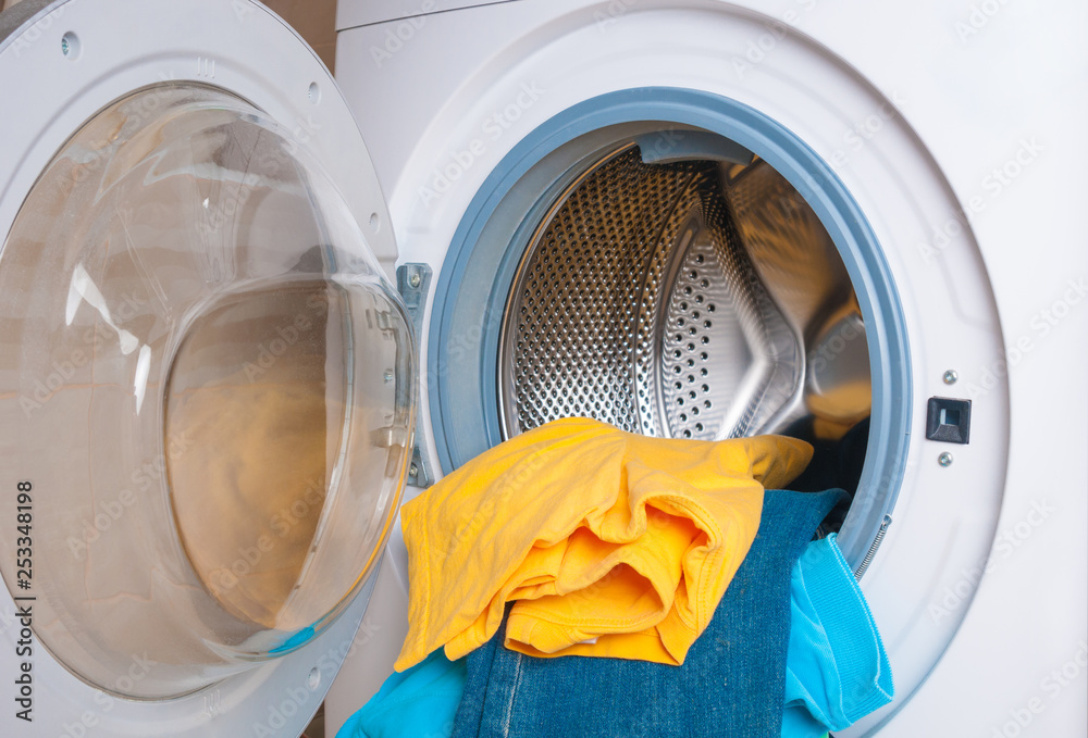 Washing machine with different clothing Washing machine with different clothing