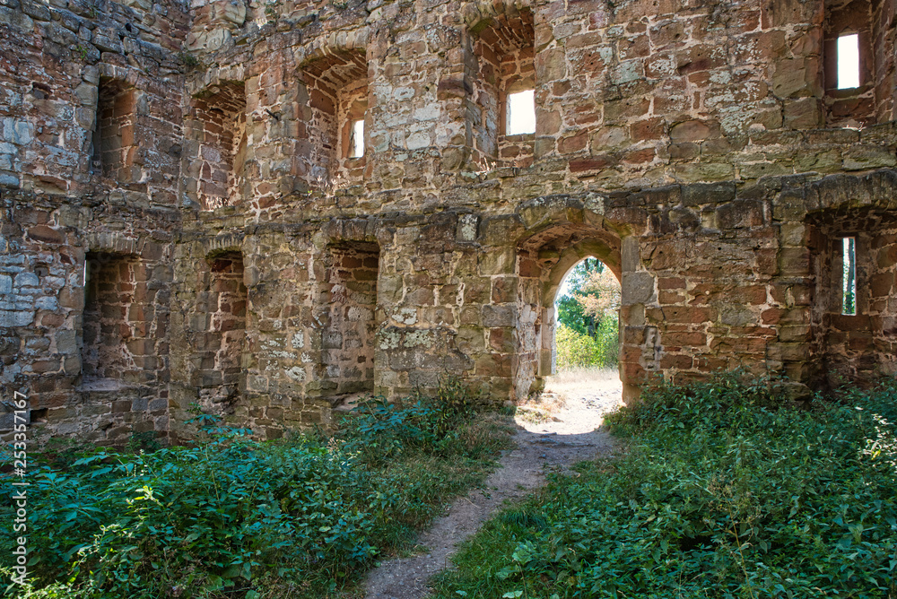 Fenter und Türen einer alten Ruine