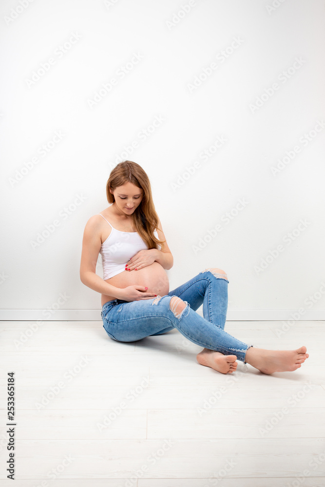 Junge schwangere Frau