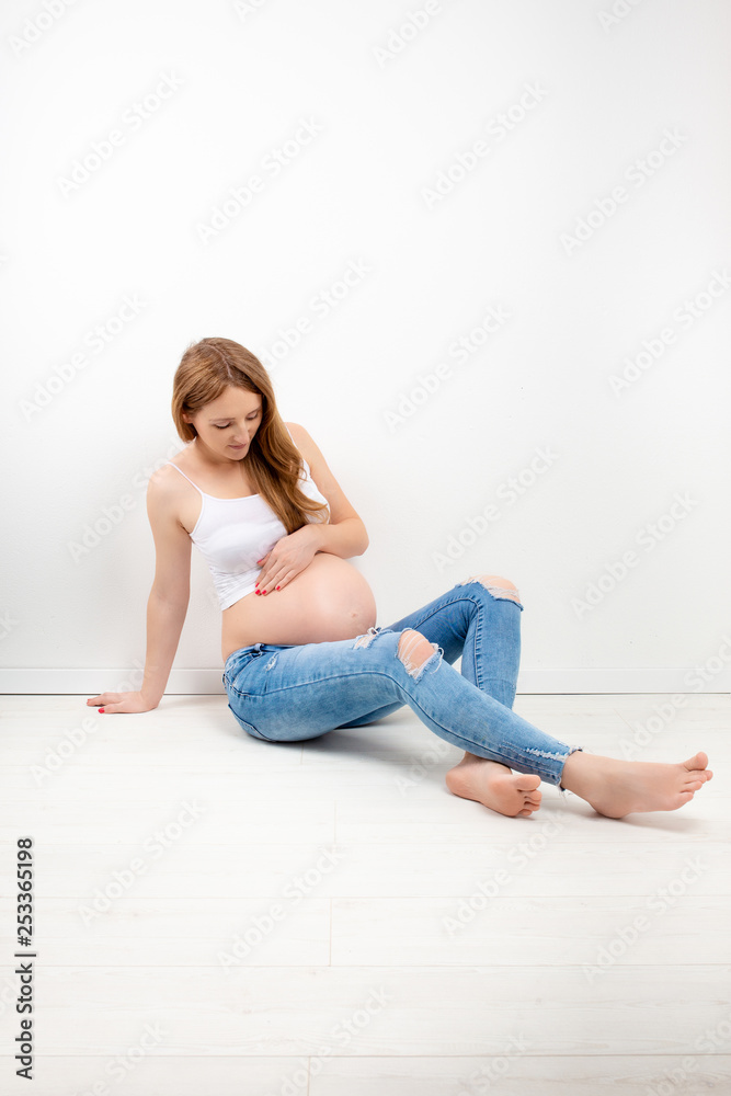Junge schwangere Frau
