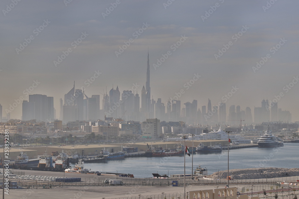 vue panoramique sur Dubaï et ses immeubles