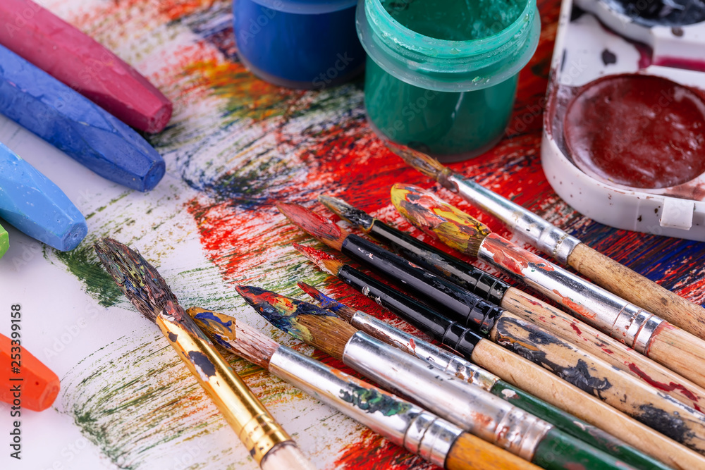 Obraz premium Paint brushes and paints for drawing.