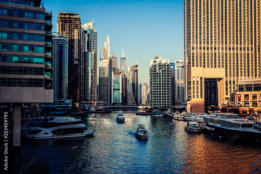 Obraz premium Dubai Marina at sunset
