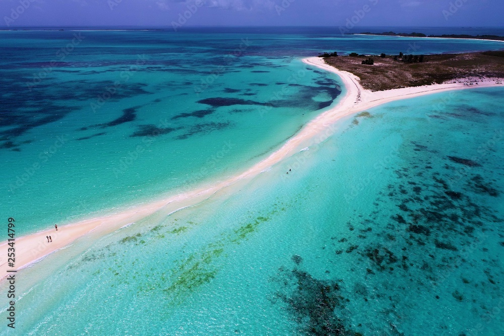 Obraz premium Caribbean sea, Los Roques, Venezuela: vacation on the blue sea and paradisiac beach. Vacation travel. Travel destination. Tropical travel. Great beach scenery. Beautiful landscape.