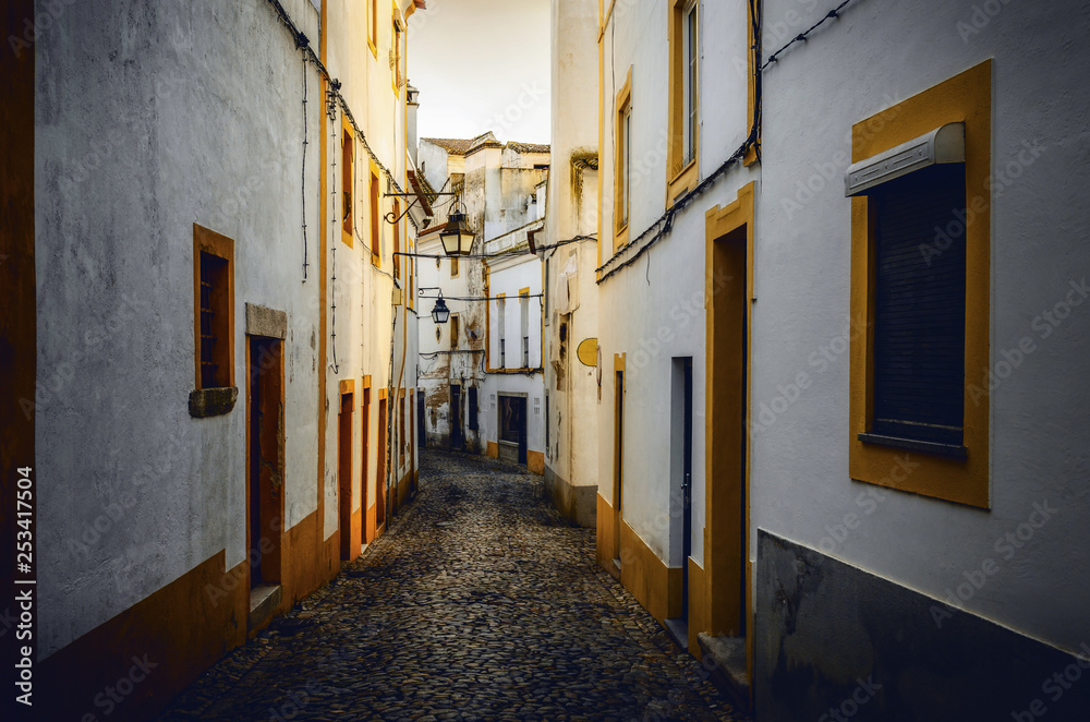 Sunset in the narrow alleys of Evora, main city of the Alentejo region in Portugal, famous for its traditional white and yellow houses