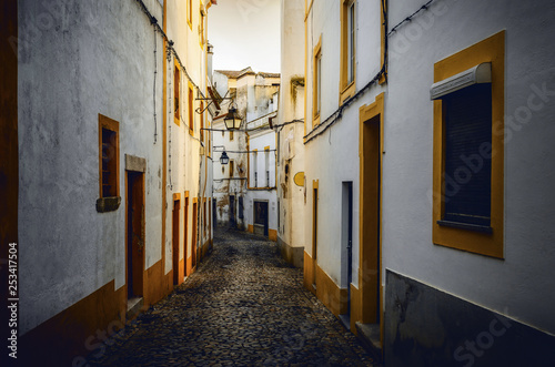 Sunset in the narrow alleys of Evora, main city of the Alentejo region in Portugal, famous for its traditional white and yellow houses © Alessandro Cristiano