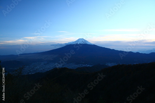 三つ峠の夕暮れ 山頂からの景色 霊峰富士