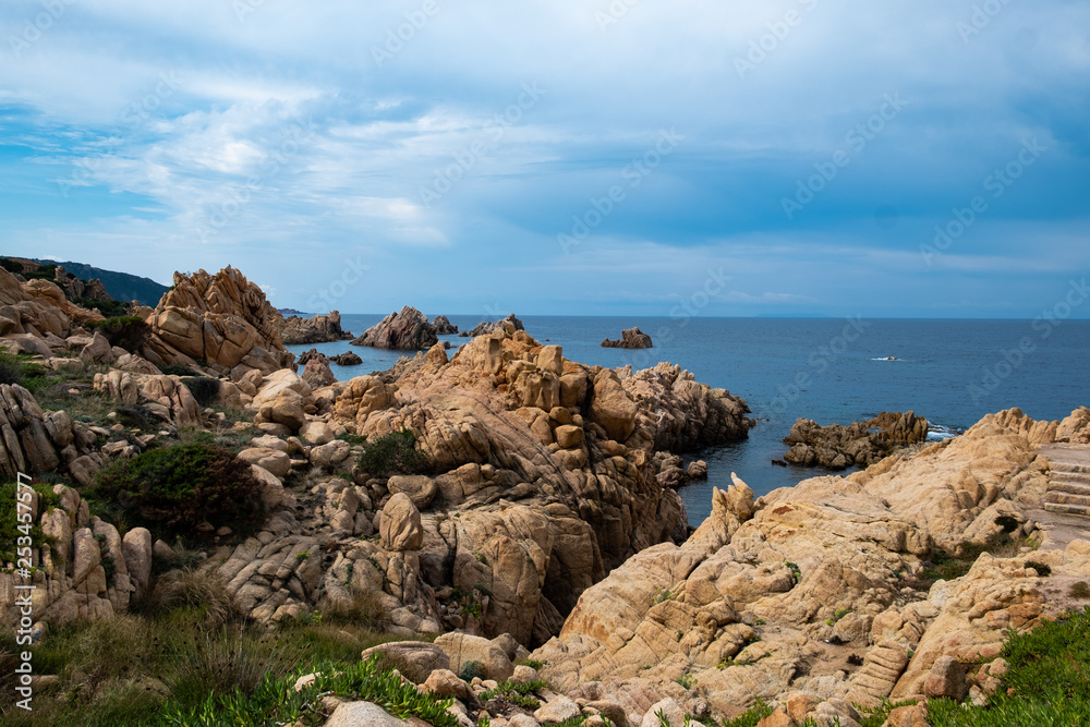 Felesküste an der Costa Paradiso auf Sardinien, Italien