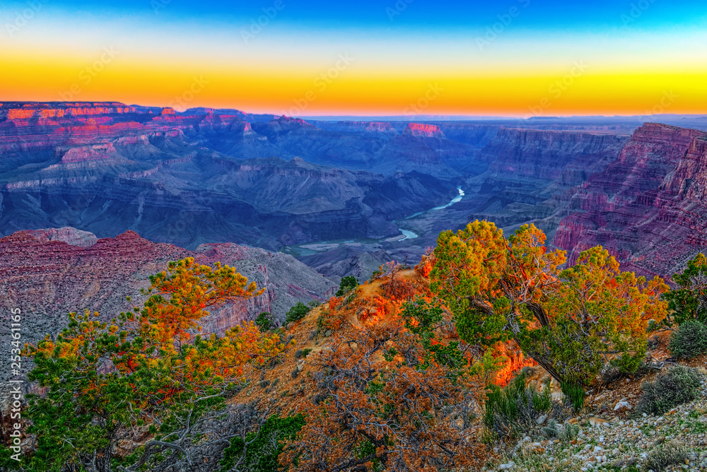 Fototapeta premium Amazing natural geological formation - Grand Canyon in Arizona, Southern Rim.