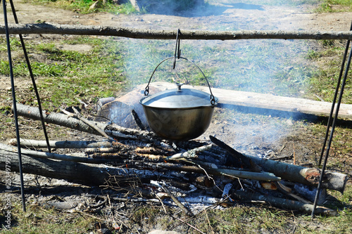 Obraz na płótnie Cooking pot on fire w salonie