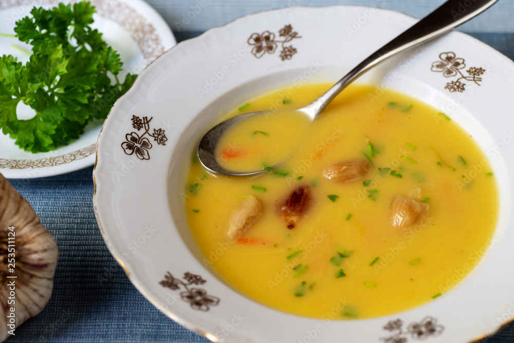 Vegetable soup with roasted garlic .