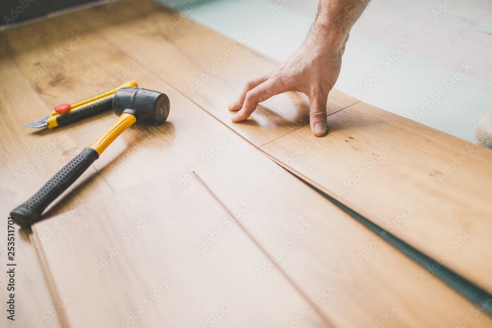 Skilled craftsman - flooring - floating floor