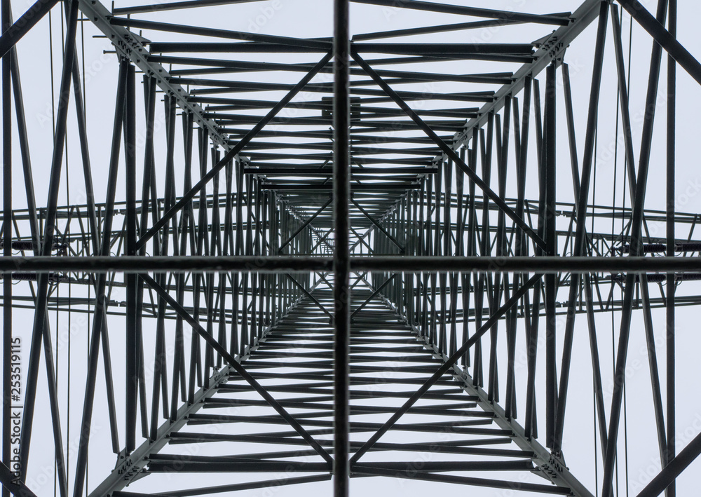 Starkstrommast von unten Starkstrommast von unten